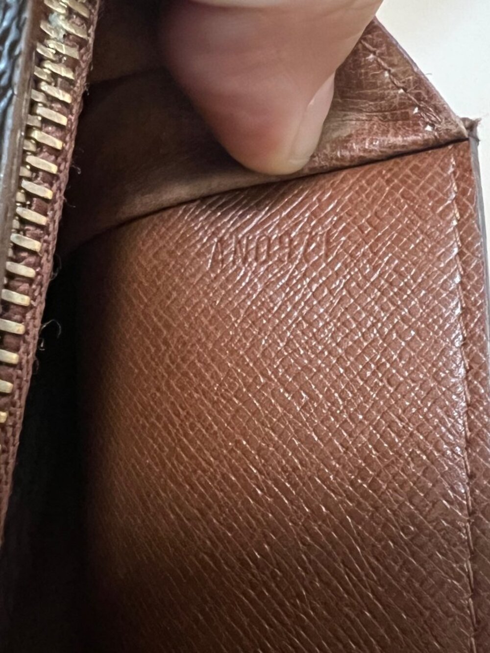 Vintage Louis Vuitton Monogram Canvas Crossbody Bifold Wallet Gold Chain Strap - Picture 8 of 8